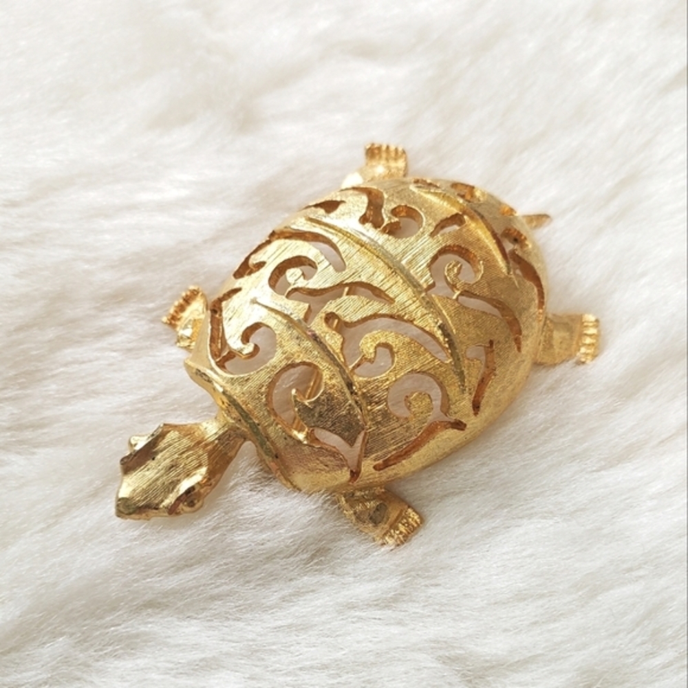 VINTAGE Coro Gold Tone Turtle Brooch Pin